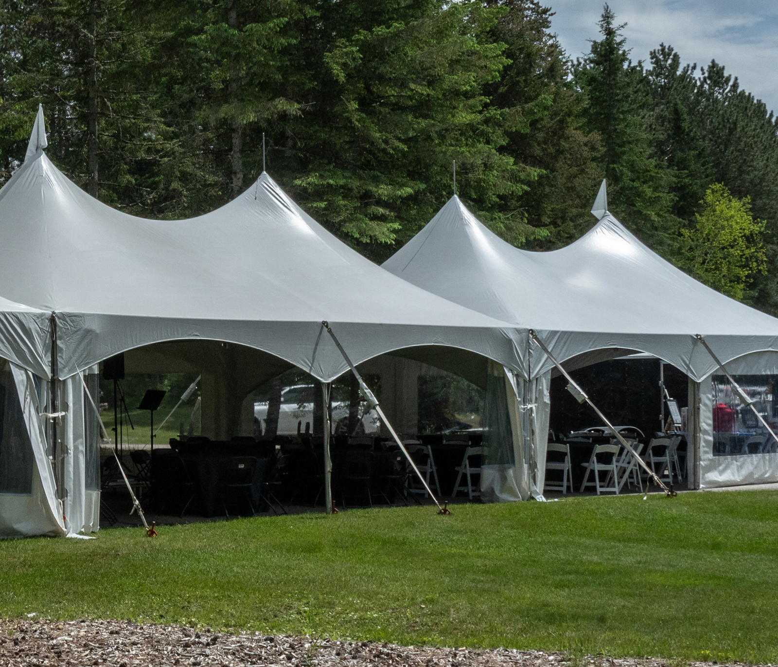 Les Machines Boys: Spécialistes en installation/location de tentes & chapiteaux pour mariages, événements corporatifs, festivals et partys privés dans les Laurentides